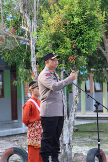 Kapolres Siak Jadi Pembina Upacara Bendera di SMA Negeri 1 Siak